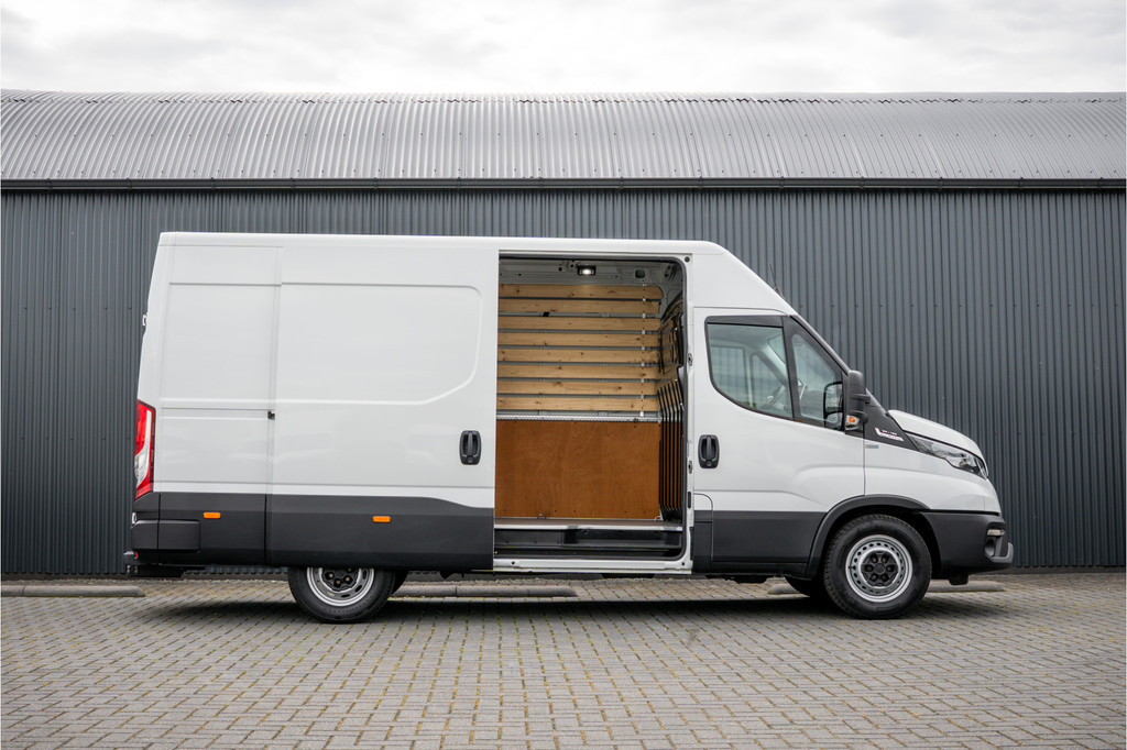 Iveco Daily 35S18 | 3.0L 180PK | Automaat | NW MODEL | 3.5T Trekgewicht | Camera | Carplay | Climate 7