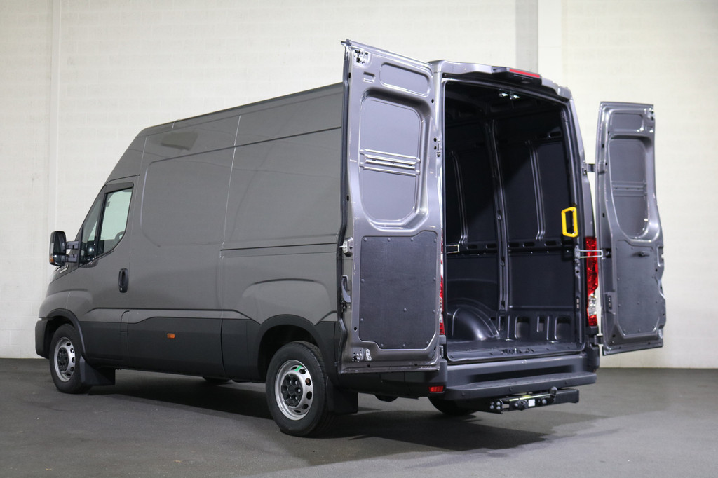 Iveco Daily 35S18 Hi-Matic L2 H2 Airco Navigatie Trekhaak Digitaal Dashboard (Voorraad in de Wal) 10