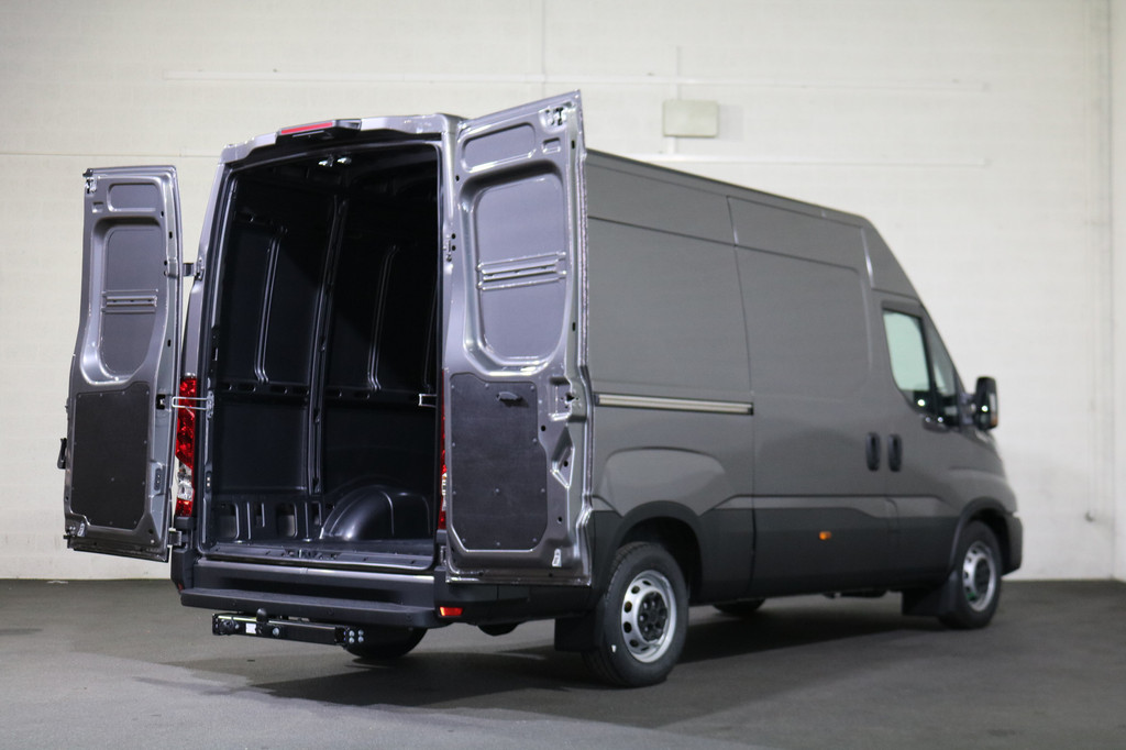 Iveco Daily 35S18 Hi-Matic L2 H2 Airco Navigatie Trekhaak Digitaal Dashboard (Voorraad in de Wal) 12