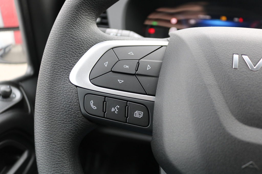 Iveco Daily 35S18 Hi-Matic L2 H2 Airco Navigatie Trekhaak Digitaal Dashboard (Voorraad in de Wal) 19