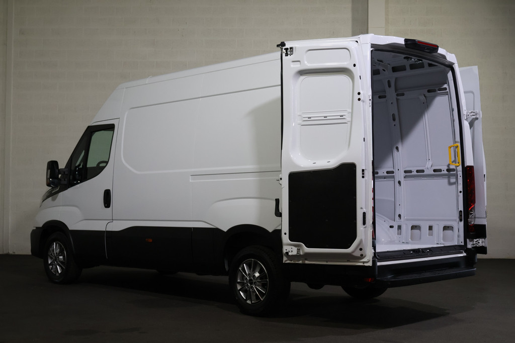 Iveco Daily 35S21 3.0 210pk Hi-Matic Automaat Navigatie Camera 12
