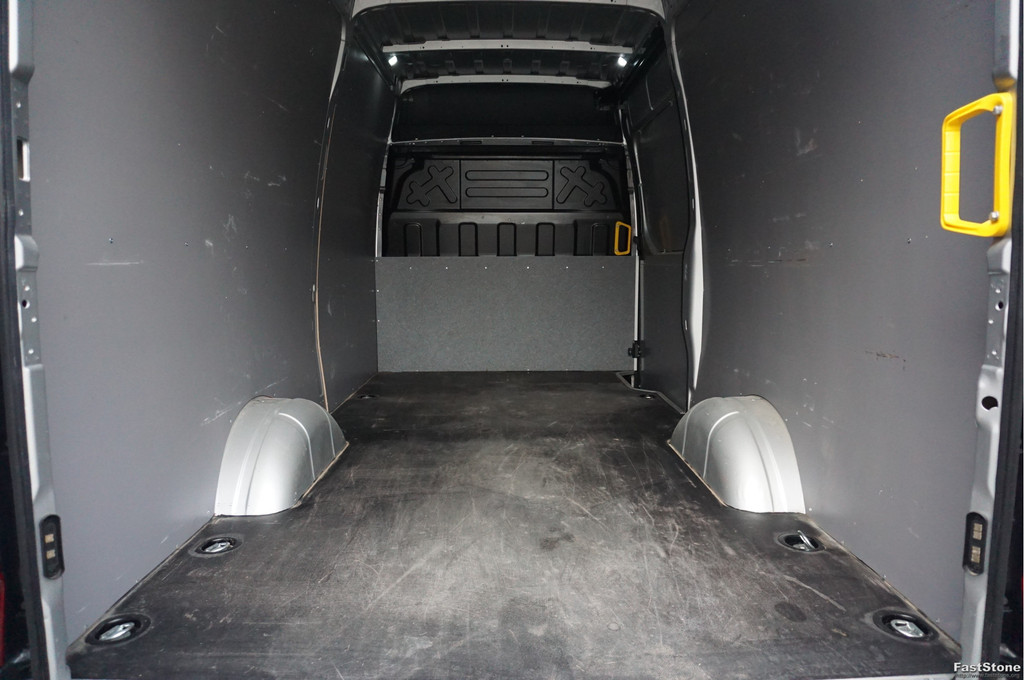 Iveco Daily 35S21 3.0 Hi-Matic L2H2 352L AUT BPM VRIJ!! Navi, Camera, Luchtvering, 3.5T Trekhaak, LED, LM!! NR. 9