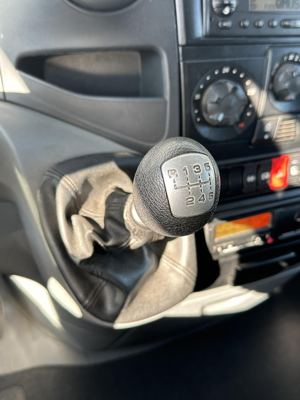 Iveco Daily 40C15 375 Bakwagen met laadklep en trekhaak 10