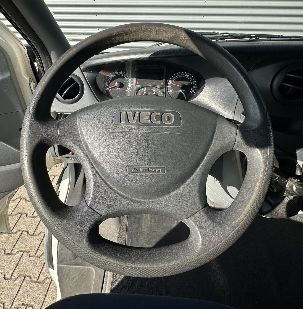 Iveco Daily 40C15 375 Bakwagen met laadklep en trekhaak 11