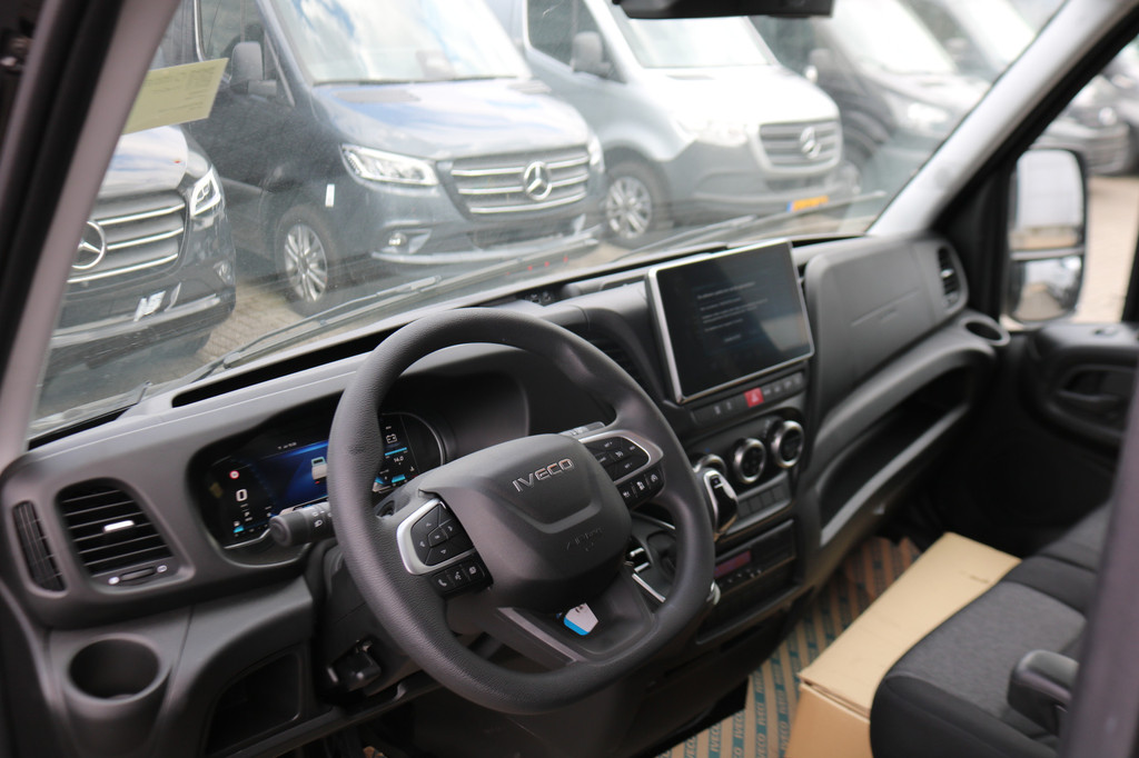 Iveco Daily 40C18 3.0 Bakwagen met Laadklep Automaat (Nieuw Model) 17