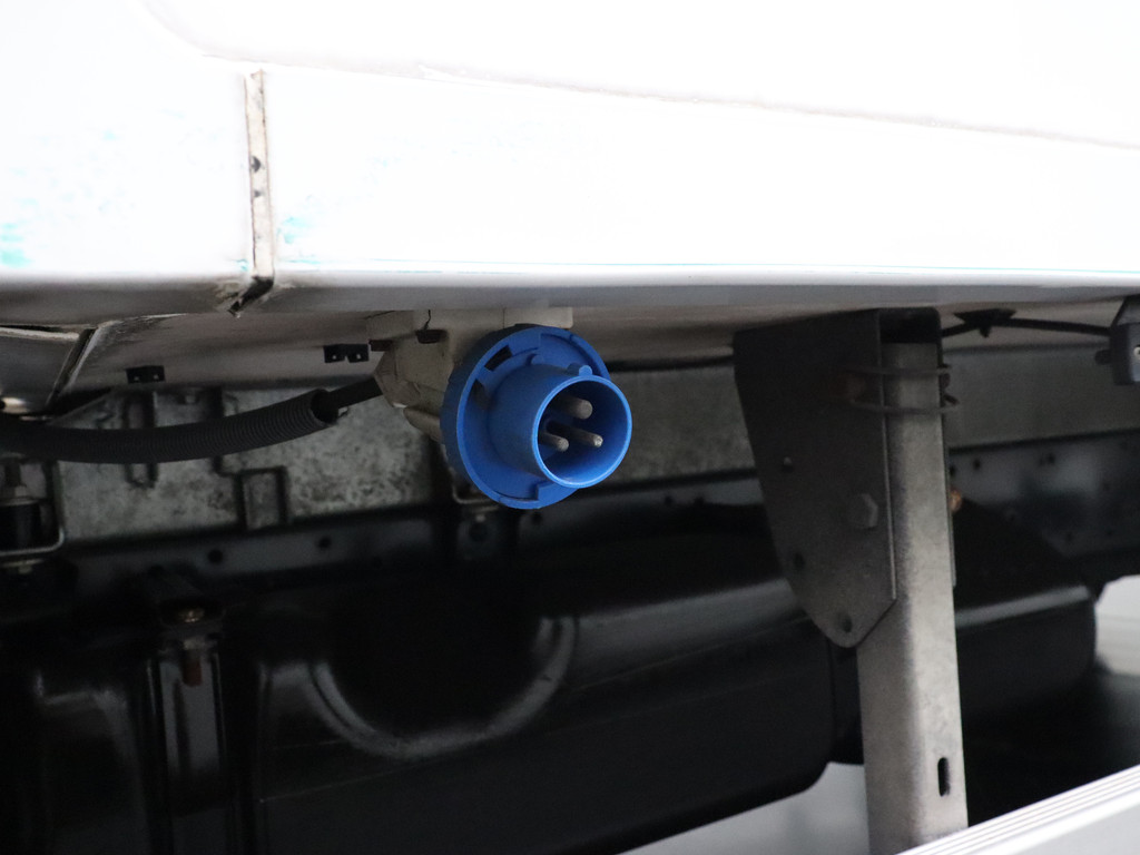 Iveco Daily 40C18 Hi-Matic Automaat Koel/Vries Bakwagen | 12/220V | Dag-nacht aansluiting | 3-Persoons 21