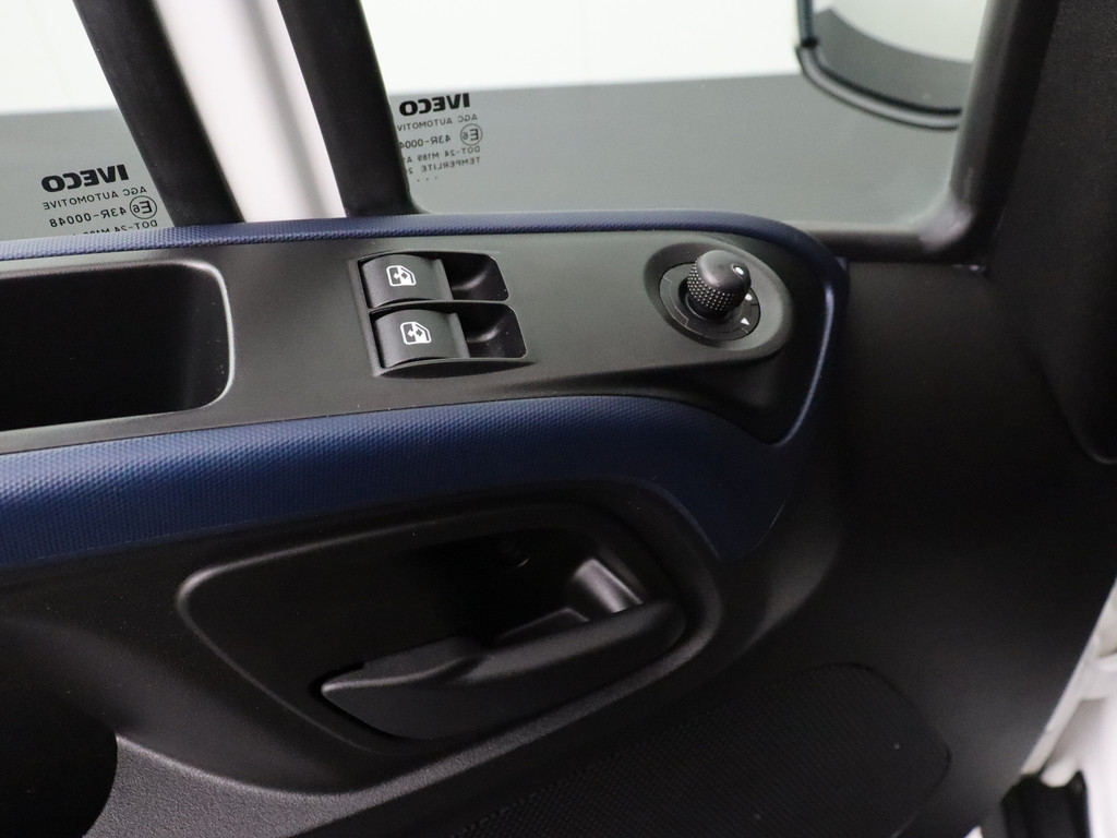 Iveco Daily 40C18 Hi-Matic Automaat Koel/Vries Bakwagen | 12/220V | Dag-nacht aansluiting | 3-Persoons 8