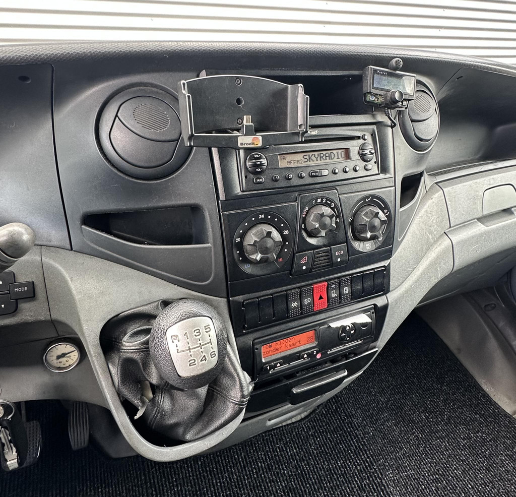 Iveco Daily 50C18 3.0 435 BE Combi met laadklep airco 10