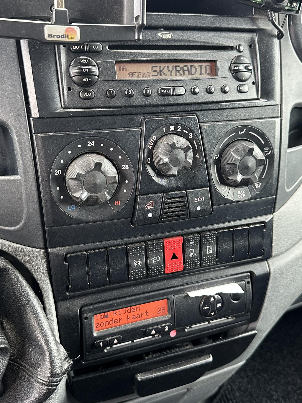 Iveco Daily 50C18 3.0 435 BE Combi met laadklep airco 11