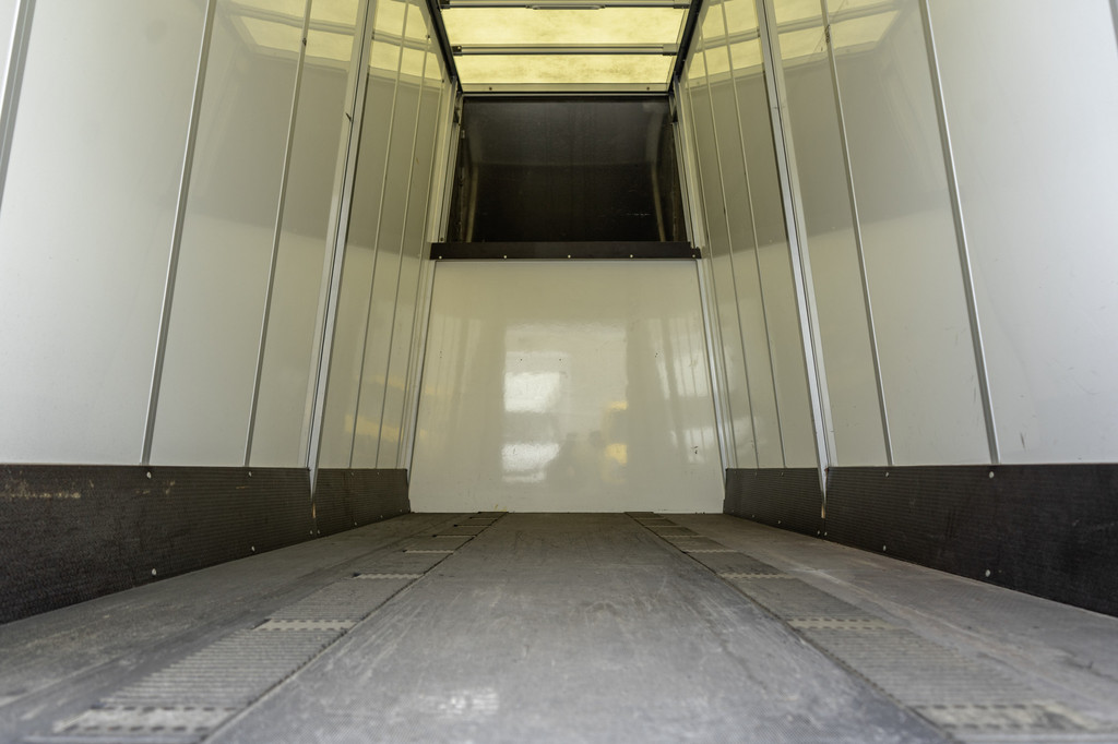 Iveco Daily 50C18 | Glasresteel | Automaat | 180 PK | Camera | Navigatie | Cruise | Airco | Tachograaf | Euro 6 10