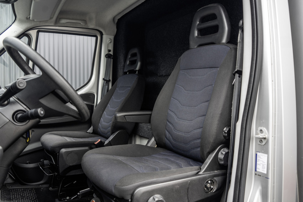 Iveco Daily 50C18 | Glasresteel | Automaat | 180 PK | Camera | Navigatie | Cruise | Airco | Tachograaf | Euro 6 13