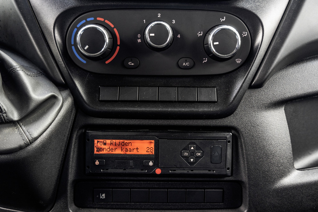 Iveco Daily 50C18 | Glasresteel | Automaat | 180 PK | Camera | Navigatie | Cruise | Airco | Tachograaf | Euro 6 16