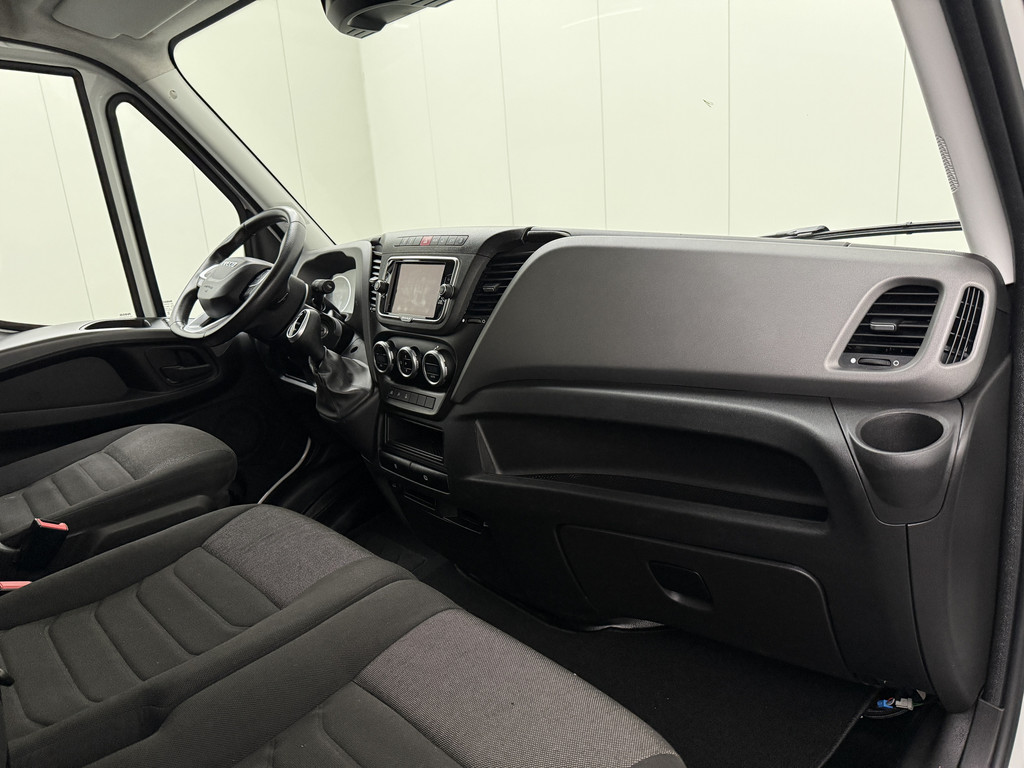 Iveco Daily Hi-Matic Automaat L2H2 | Led | 3500Kg Trekhaak | Navigatie | Camera | 3-Zit | Betimmering 21
