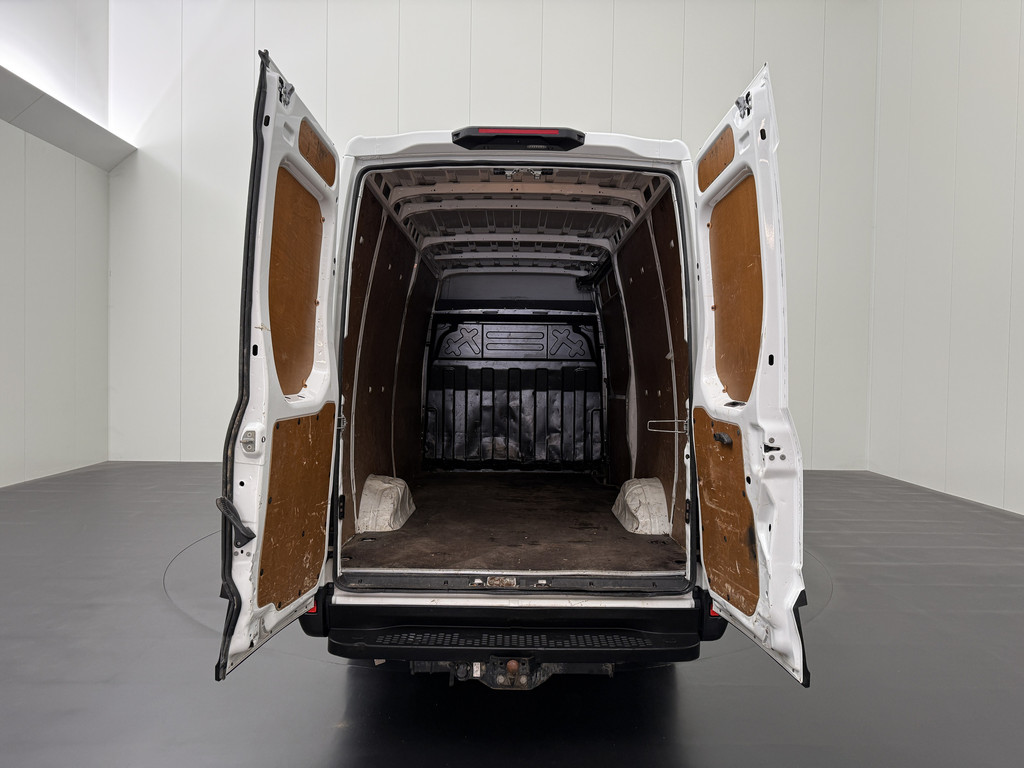 Iveco Daily Hi-Matic Automaat L2H2 | Led | 3500Kg Trekhaak | Navigatie | Camera | 3-Zit | Betimmering 4