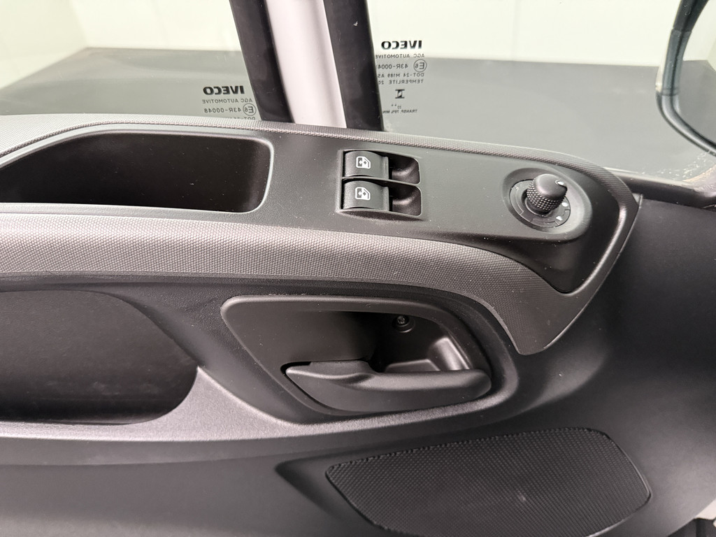 Iveco Daily Hi-Matic Automaat L2H2 | Led | 3500Kg Trekhaak | Navigatie | Camera | 3-Zit | Betimmering 8