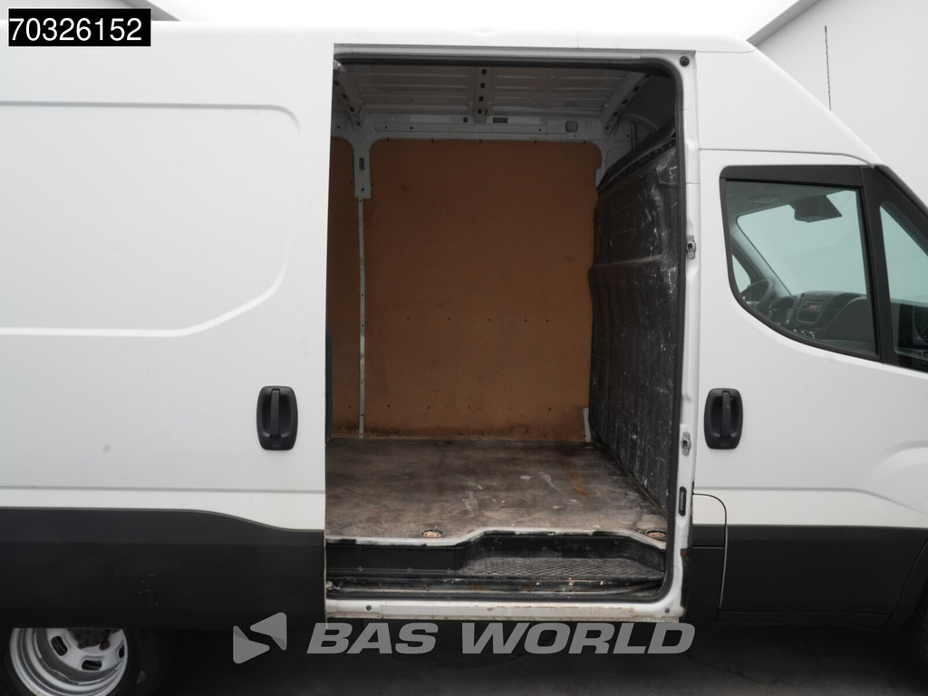 Iveco Daily 35C14 Dubbellucht L2H2 3,5t Trekhaak Airco Cruise Euro6 L2 Airco Trekhaak Cruise control 9