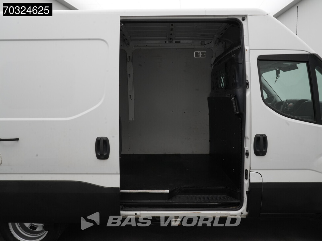 Iveco Daily 35C14 Dubbellucht L2H2 3,5t Trekhaak Airco Cruise Euro6 L2 Airco Trekhaak Cruise control 9