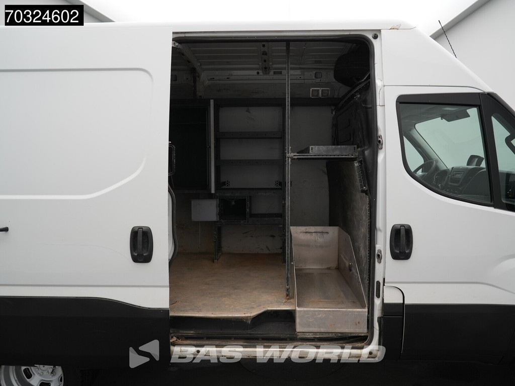 Iveco Daily 35C14 Euro6 L2H2 Dubbellucht 3.5t trekhaak Camera Airco Cruise Airco Trekhaak Cruise control 11