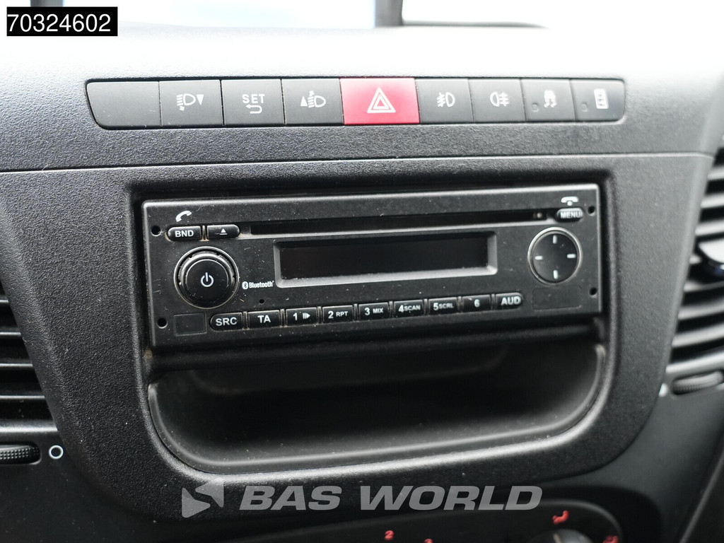 Iveco Daily 35C14 Euro6 L2H2 Dubbellucht 3.5t trekhaak Camera Airco Cruise Airco Trekhaak Cruise control 17