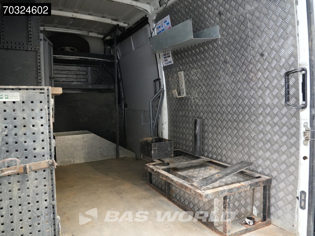 Iveco Daily 35C14 Euro6 L2H2 Dubbellucht 3.5t trekhaak Camera Airco Cruise Airco Trekhaak Cruise control 9