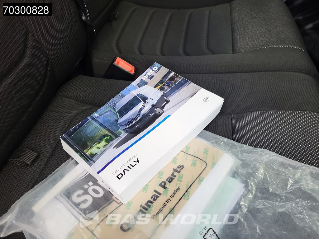 Iveco Daily 35C16 Laadklep Dubbellucht Bakwagen 160PK Airco Euro6 Meubelbak Koffer Airco 16