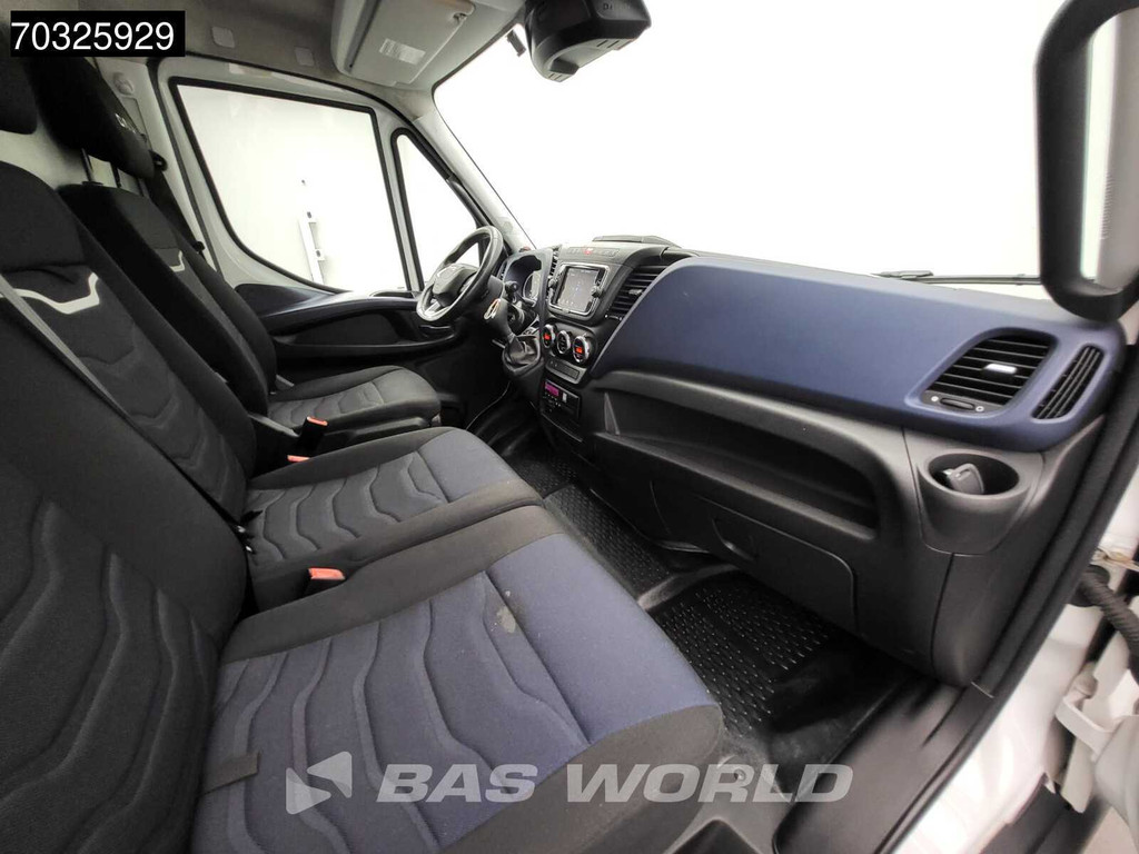 Iveco Daily 35C18 3.0L Automaat Dubbellucht L2H2 3,5t Trekhaak ACC LED Navi Parkeersensoren 180PK Euro6 L2 Airco Trekhaak 11