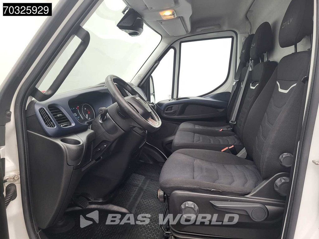 Iveco Daily 35C18 3.0L Automaat Dubbellucht L2H2 3,5t Trekhaak ACC LED Navi Parkeersensoren 180PK Euro6 L2 Airco Trekhaak 12