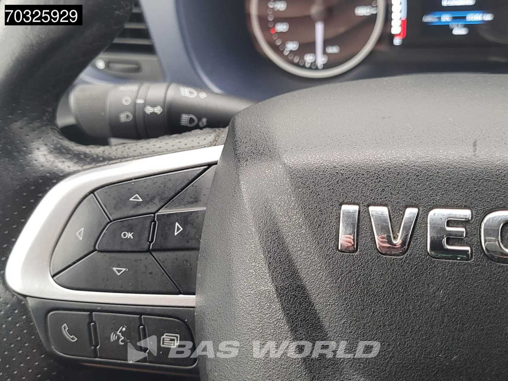 Iveco Daily 35C18 3.0L Automaat Dubbellucht L2H2 3,5t Trekhaak ACC LED Navi Parkeersensoren 180PK Euro6 L2 Airco Trekhaak 20