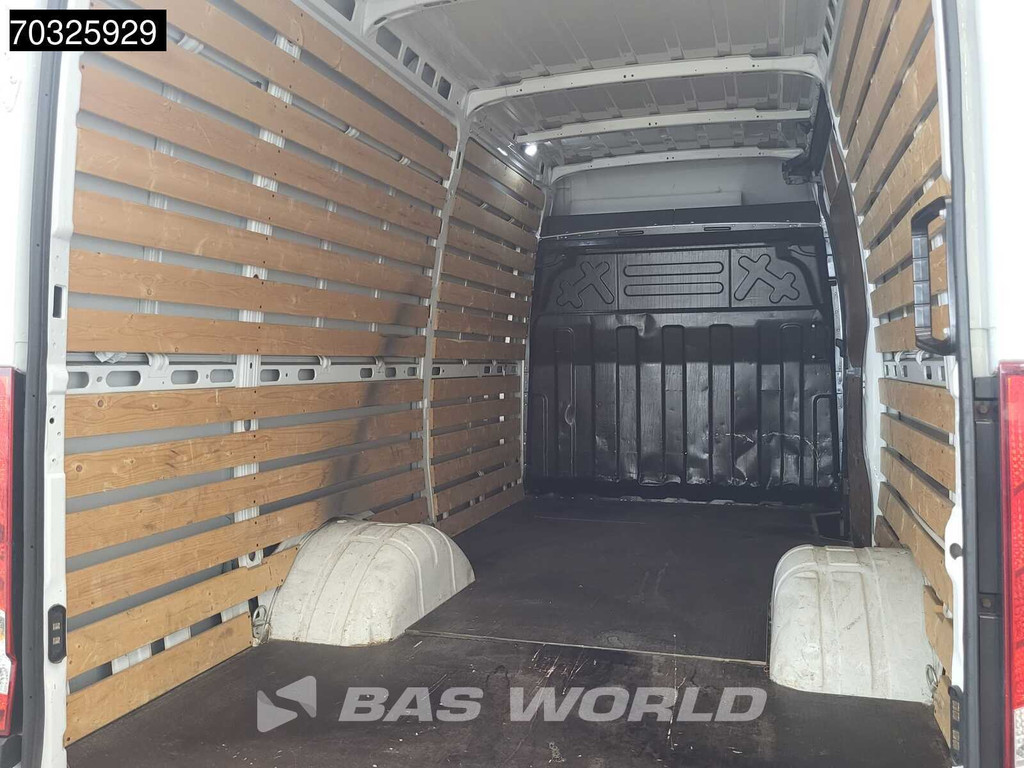 Iveco Daily 35C18 3.0L Automaat Dubbellucht L2H2 3,5t Trekhaak ACC LED Navi Parkeersensoren 180PK Euro6 L2 Airco Trekhaak 9