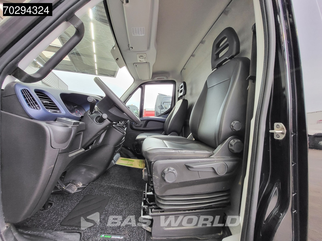Iveco Daily 35C18 3.0L Automaat L2H2 Dubbellucht 180PK 3,5t Trekgewicht Navi Airco Cruise Camera Euro6 L2 11m3 Airco Cruise control 11