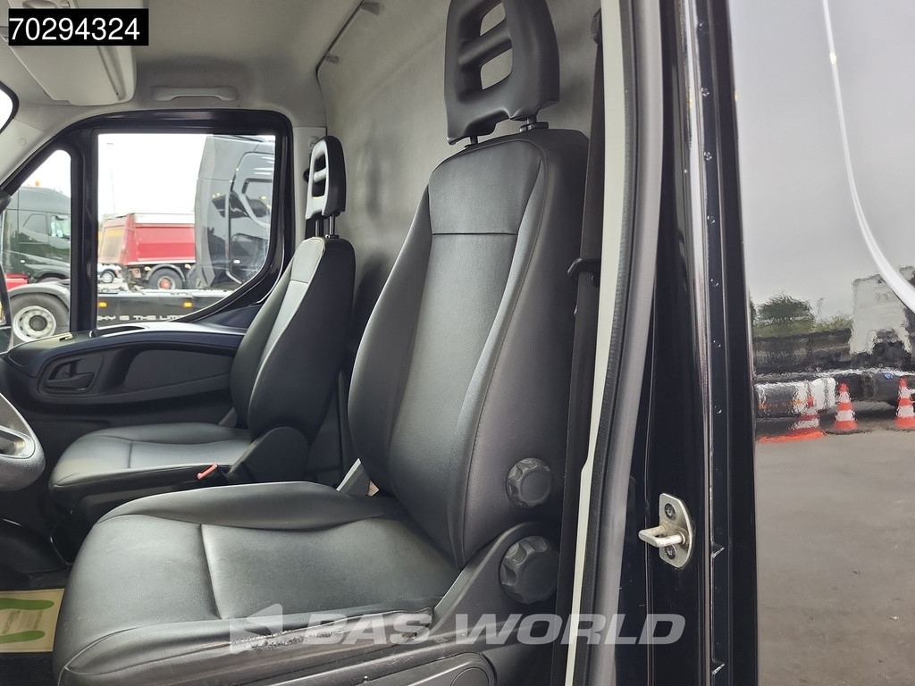 Iveco Daily 35C18 3.0L Automaat L2H2 Dubbellucht 180PK 3,5t Trekgewicht Navi Airco Cruise Camera Euro6 L2 11m3 Airco Cruise control 12