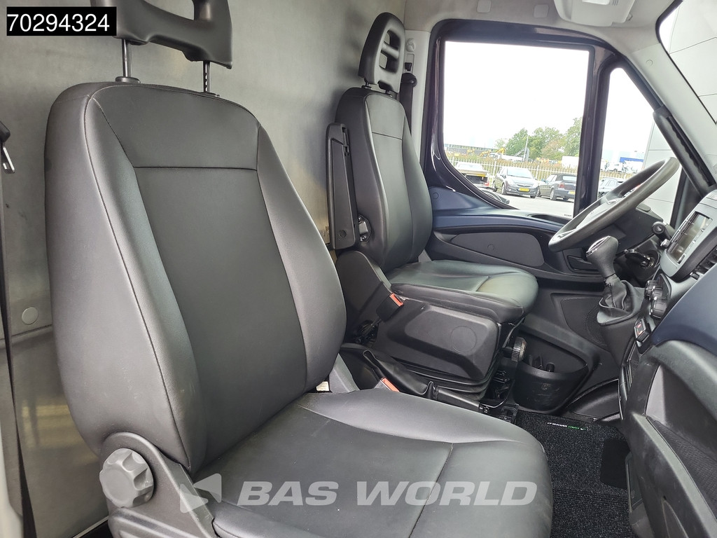 Iveco Daily 35C18 3.0L Automaat L2H2 Dubbellucht 180PK 3,5t Trekgewicht Navi Airco Cruise Camera Euro6 L2 11m3 Airco Cruise control 13