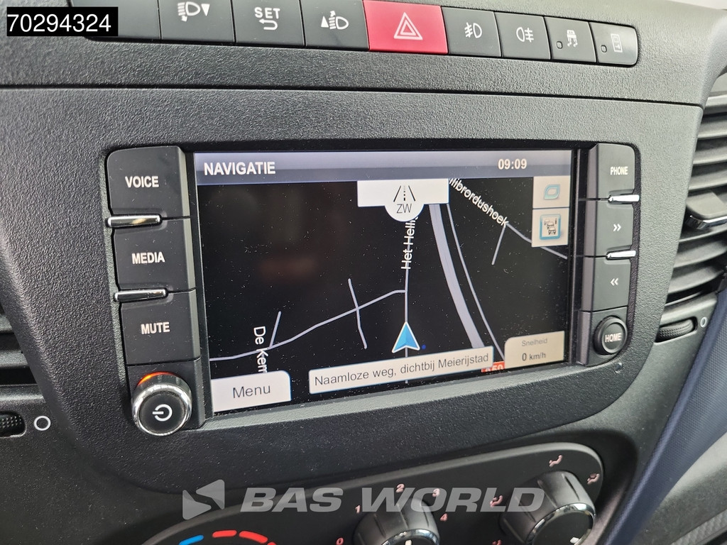 Iveco Daily 35C18 3.0L Automaat L2H2 Dubbellucht 180PK 3,5t Trekgewicht Navi Airco Cruise Camera Euro6 L2 11m3 Airco Cruise control 16