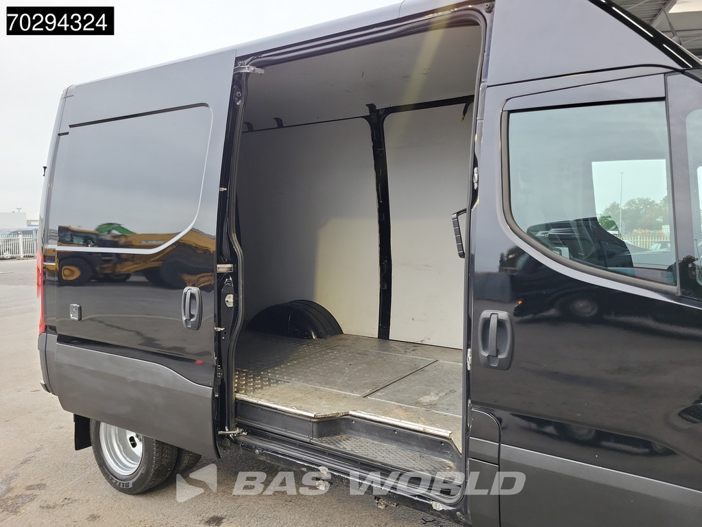 Iveco Daily 35C18 3.0L Automaat L2H2 Dubbellucht 180PK 3,5t Trekgewicht Navi Airco Cruise Camera Euro6 L2 11m3 Airco Cruise control 7