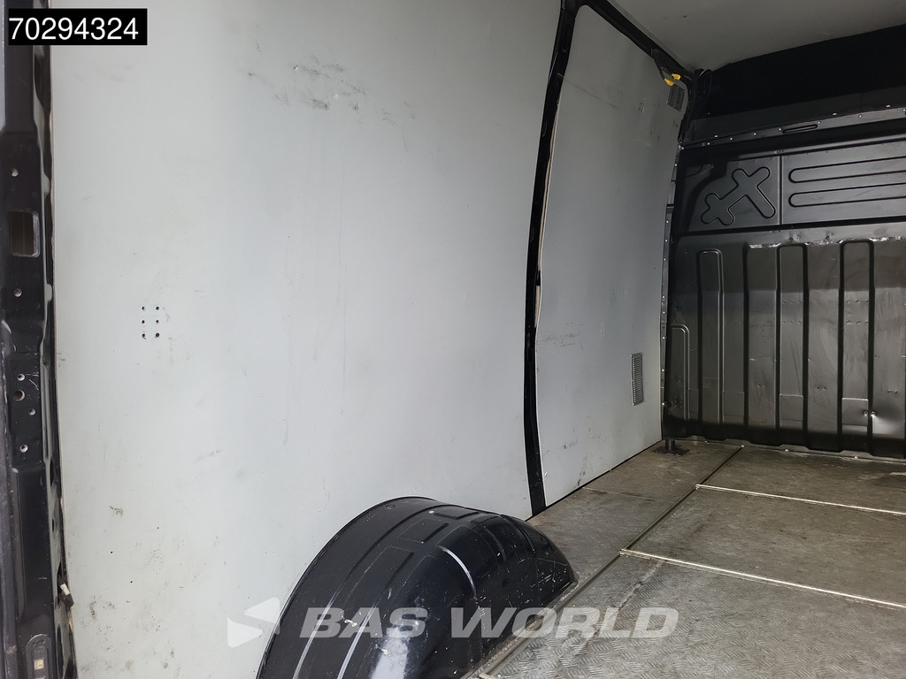 Iveco Daily 35C18 3.0L Automaat L2H2 Dubbellucht 180PK 3,5t Trekgewicht Navi Airco Cruise Camera Euro6 L2 11m3 Airco Cruise control 8