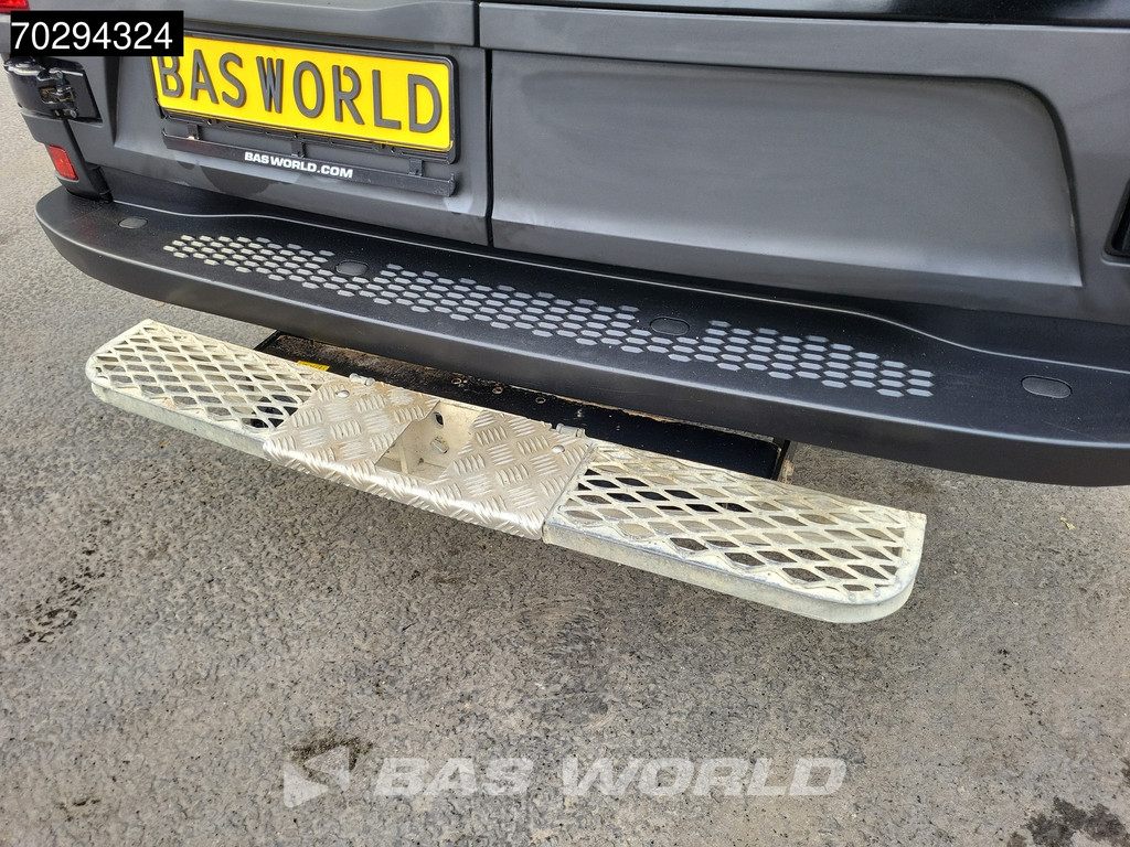 Iveco Daily 35C18 3.0L Automaat L2H2 Dubbellucht 180PK 3,5t Trekgewicht Navi Airco Cruise Camera Euro6 L2 11m3 Airco Cruise control 9