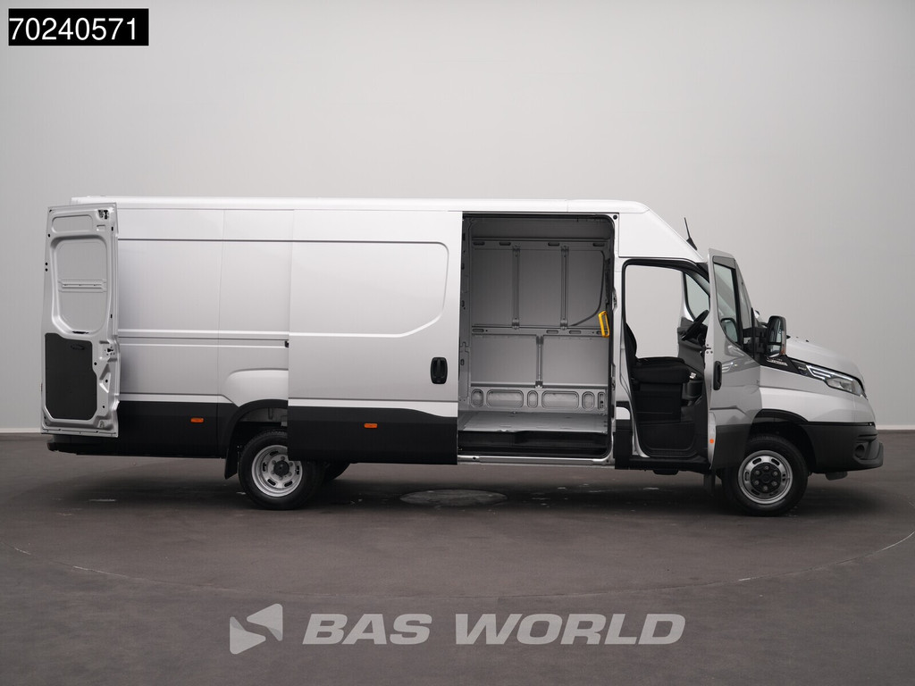 Iveco Daily 35C18 BPM VRIJ! 3.0L Automaat L3H2 180PK Dubbellucht 3,5t Trekgewicht ACC Navi Camera Parkeersensoren 16m3 Euro6 L4H2 16m3 Airco 10
