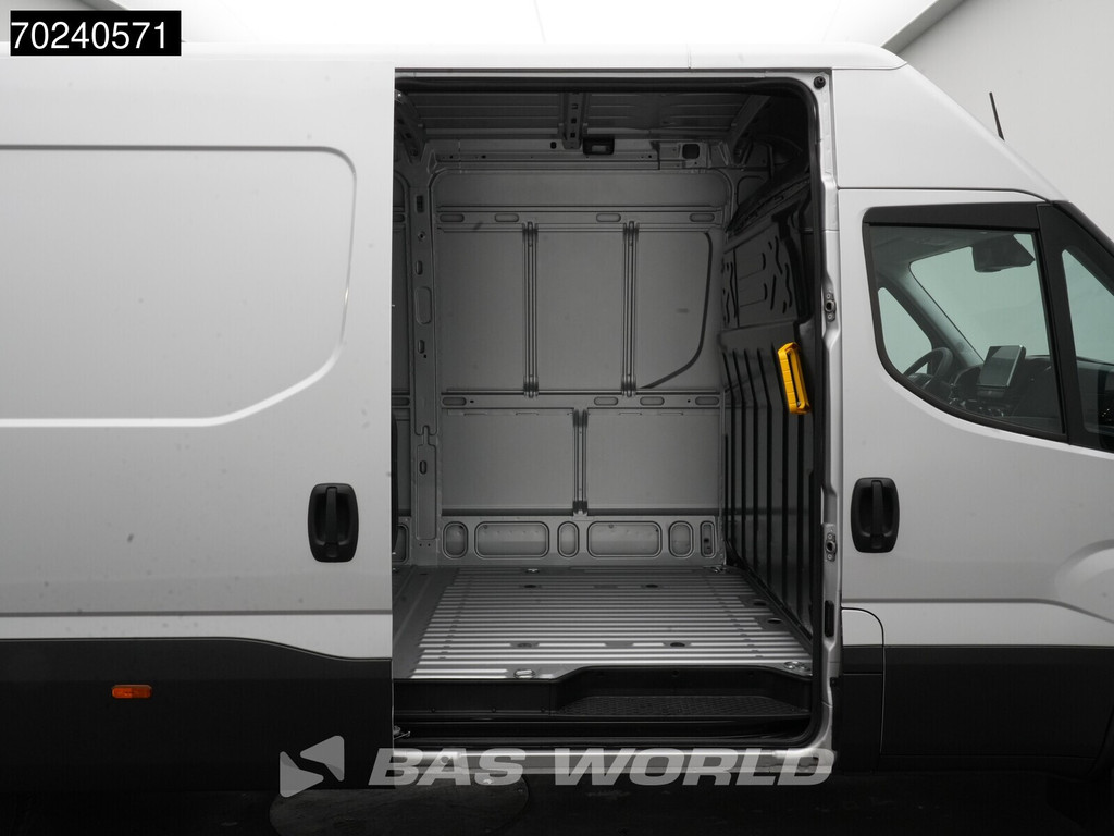 Iveco Daily 35C18 BPM VRIJ! 3.0L Automaat L3H2 180PK Dubbellucht 3,5t Trekgewicht ACC Navi Camera Parkeersensoren 16m3 Euro6 L4H2 16m3 Airco 11