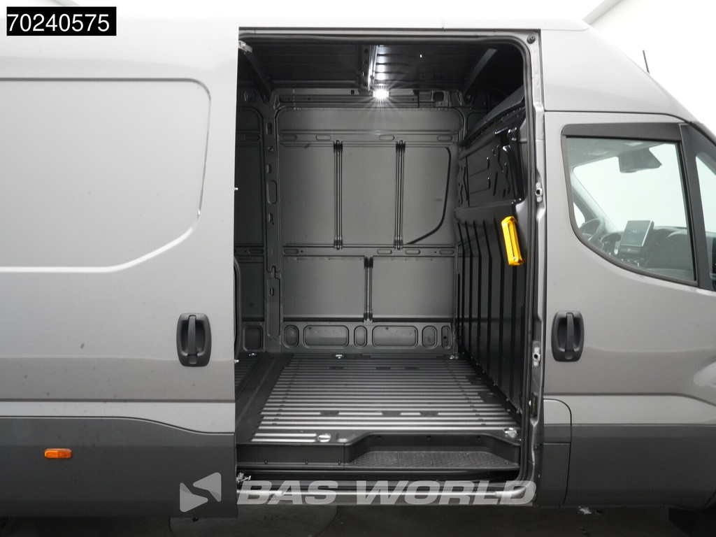 Iveco Daily 35C18 BPM VRIJ! 3.0L Automaat L3H2 180PK Dubbellucht 3,5t Trekgewicht ACC Navi Camera Parkeersensoren 16m3 Euro6 L4H2 16m3 Airco 11