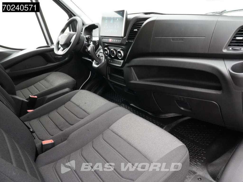 Iveco Daily 35C18 BPM VRIJ! 3.0L Automaat L3H2 180PK Dubbellucht 3,5t Trekgewicht ACC Navi Camera Parkeersensoren 16m3 Euro6 L4H2 16m3 Airco 12