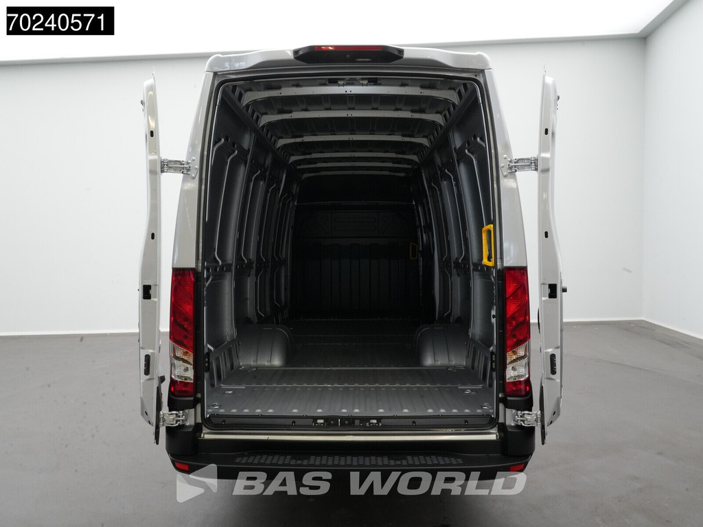 Iveco Daily 35C18 BPM VRIJ! 3.0L Automaat L3H2 180PK Dubbellucht 3,5t Trekgewicht ACC Navi Camera Parkeersensoren 16m3 Euro6 L4H2 16m3 Airco 5