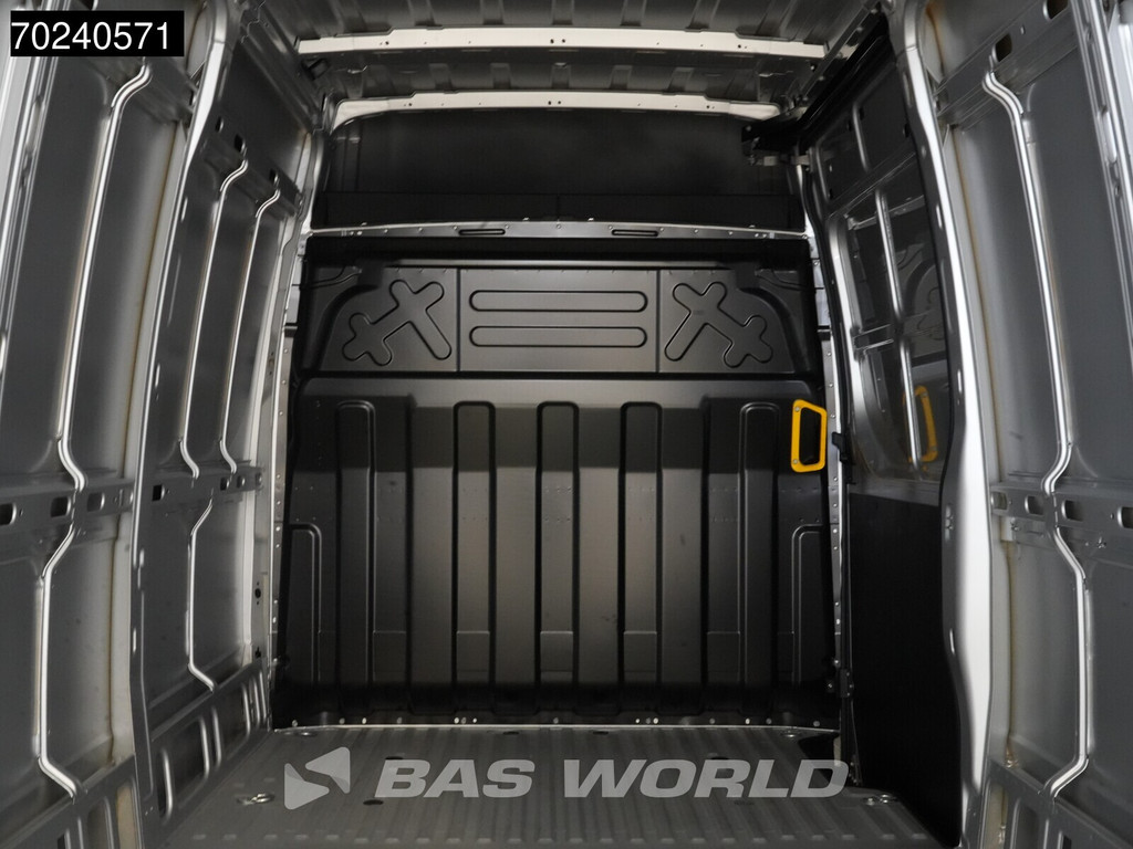 Iveco Daily 35C18 BPM VRIJ! 3.0L Automaat L3H2 180PK Dubbellucht 3,5t Trekgewicht ACC Navi Camera Parkeersensoren 16m3 Euro6 L4H2 16m3 Airco 6