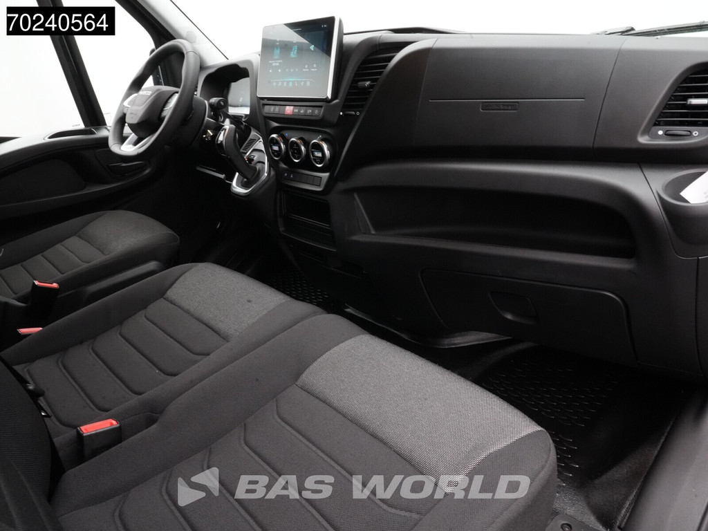 Iveco Daily 35C18 BPM VRIJ! 3.0L Automaat L3H2 180PK Dubbellucht 3,5t Trekgewicht ACC Navi Camera Parkeersensoren Euro6 L4H2 16m3 Airco 12