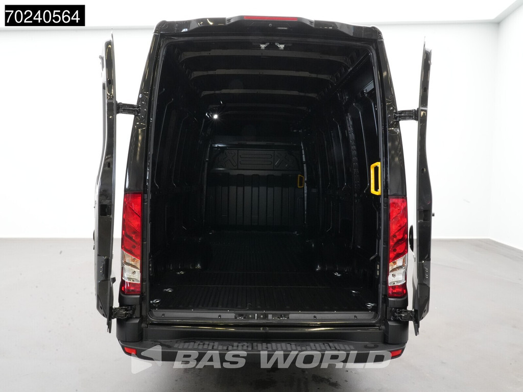 Iveco Daily 35C18 BPM VRIJ! 3.0L Automaat L3H2 180PK Dubbellucht 3,5t Trekgewicht ACC Navi Camera Parkeersensoren Euro6 L4H2 16m3 Airco 5