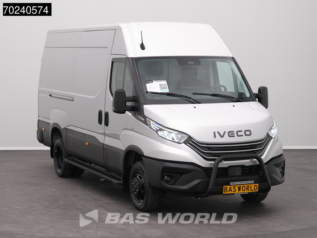 Iveco Daily 35C18 BPM VRIJ! 3.0L Black Edition Automaat 180PK L2H2 Dubbellucht 3,5t Trekgewicht ACC LED Navi Camera Parkeersensoren Euro6 L2 12m3 Airco 10