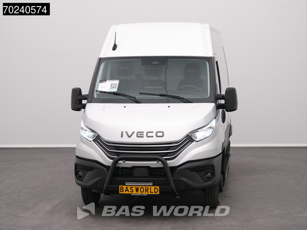 Iveco Daily 35C18 BPM VRIJ! 3.0L Black Edition Automaat 180PK L2H2 Dubbellucht 3,5t Trekgewicht ACC LED Navi Camera Parkeersensoren Euro6 L2 12m3 Airco 11