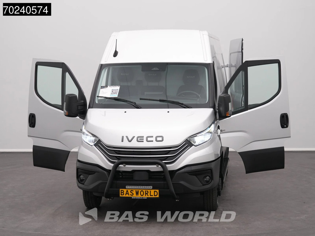 Iveco Daily 35C18 BPM VRIJ! 3.0L Black Edition Automaat 180PK L2H2 Dubbellucht 3,5t Trekgewicht ACC LED Navi Camera Parkeersensoren Euro6 L2 12m3 Airco 12
