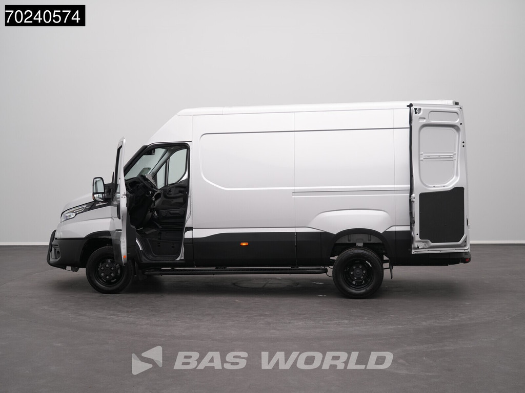 Iveco Daily 35C18 BPM VRIJ! 3.0L Black Edition Automaat 180PK L2H2 Dubbellucht 3,5t Trekgewicht ACC LED Navi Camera Parkeersensoren Euro6 L2 12m3 Airco 15