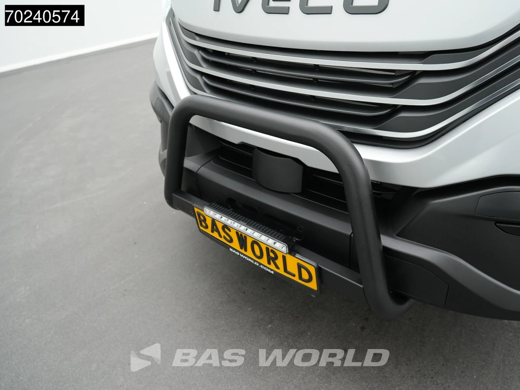 Iveco Daily 35C18 BPM VRIJ! 3.0L Black Edition Automaat 180PK L2H2 Dubbellucht 3,5t Trekgewicht ACC LED Navi Camera Parkeersensoren Euro6 L2 12m3 Airco 17