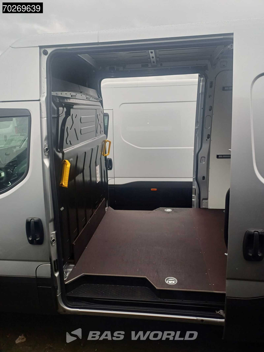 Iveco Daily 35C21 3.0L 210PK Automaat 2x Schuifdeur L2H2 Dubbellucht ACC LED Camera Euro6 L2 12m3 Airco 10